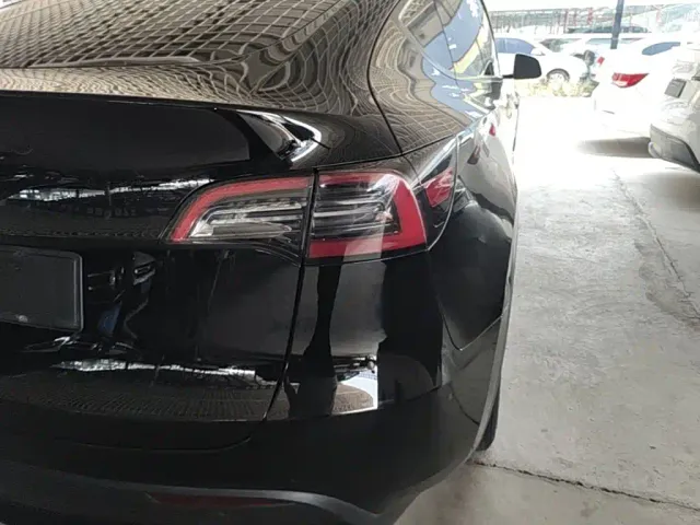 Tesla Model Y — Фото автомобиля 7