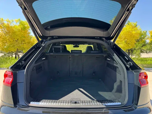 Audi Q8 — Фото автомобиля 14
