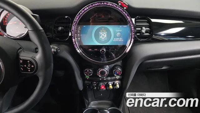Mini Cooper Cooper 5 дверей Classic Launch Pack — Фото автомобиля 15