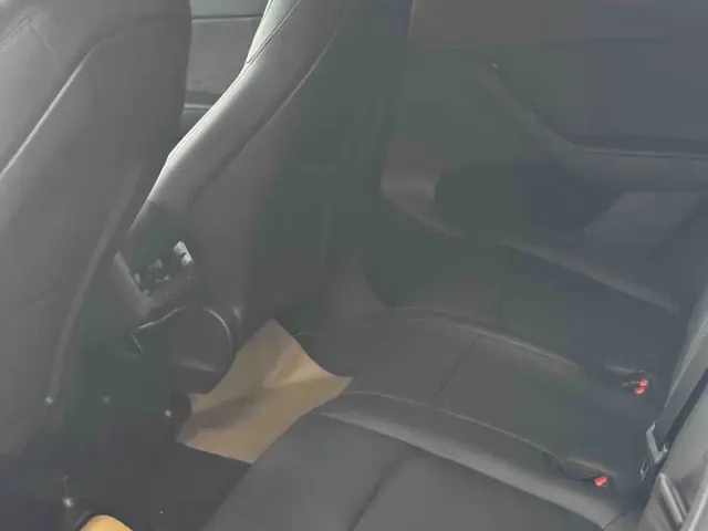 Tesla Model Y — Фото автомобиля 5
