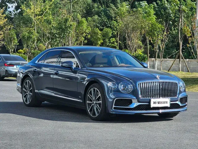 Bentley Flying Spur — Фото автомобиля 3