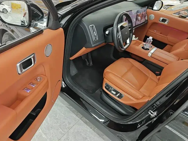 Li Auto L8 — Фото автомобиля 15