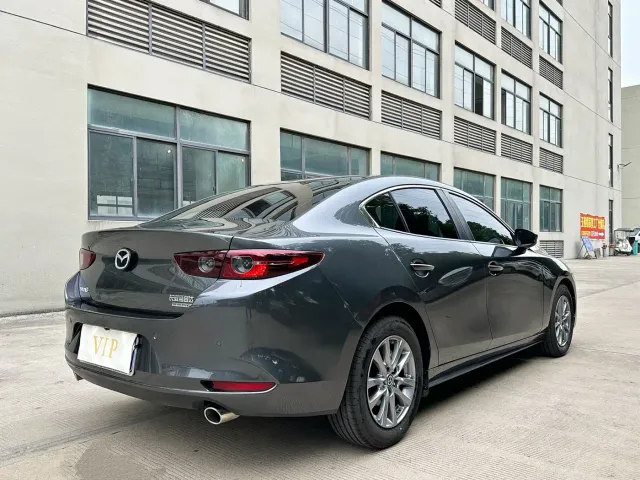 Mazda Axela — Фото автомобиля 15