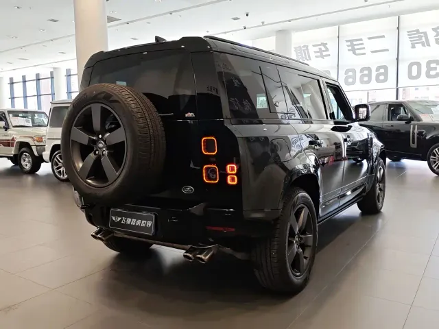Land Rover Defender — Фото автомобиля 23