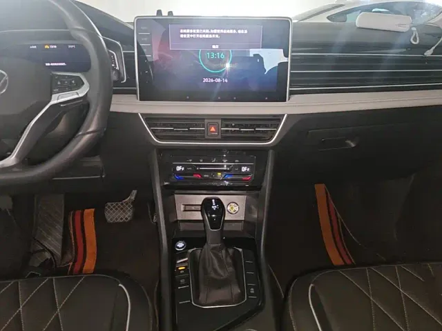 Volkswagen Tiguan L — Фото автомобиля 12