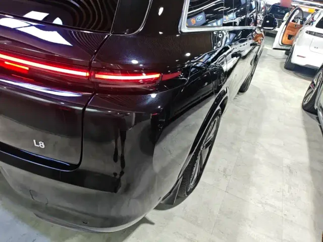 Li Auto L8 — Фото автомобиля 7