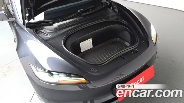 Tesla Model 3 — Фото автомобиля 8