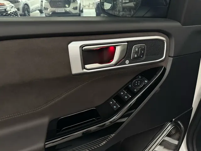 Ford Explorer — Фото автомобиля 7