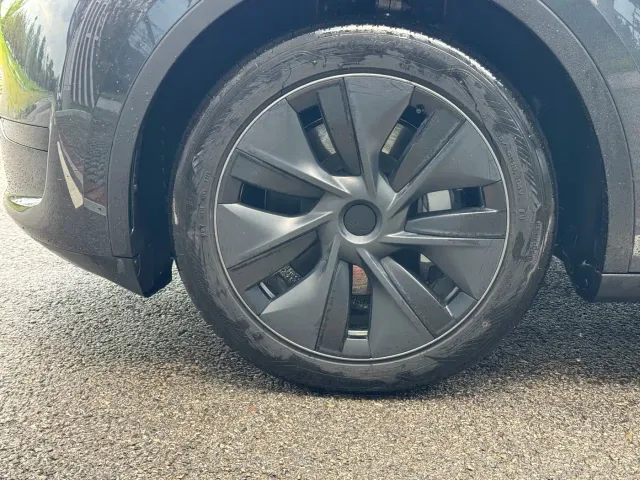 Tesla Model Y — Фото автомобиля 11