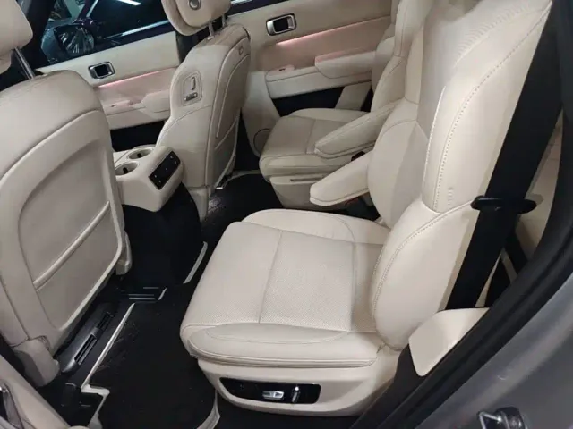 Li Auto L8 — Фото автомобиля 16