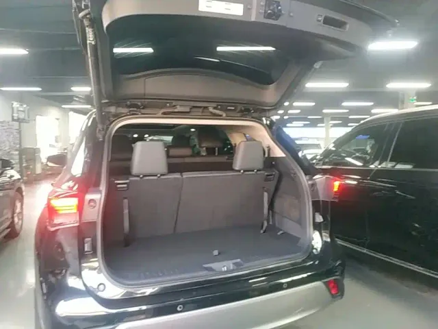 Toyota Highlander — Фото автомобиля 18