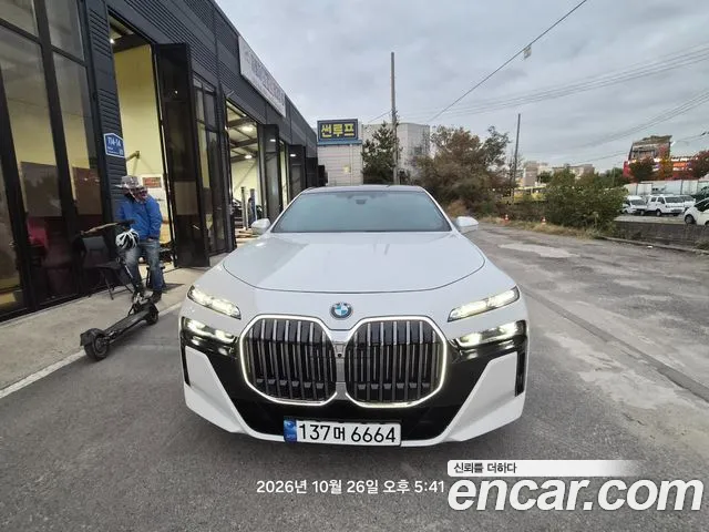 Фотография автомобиля — BMW 7 Series G70