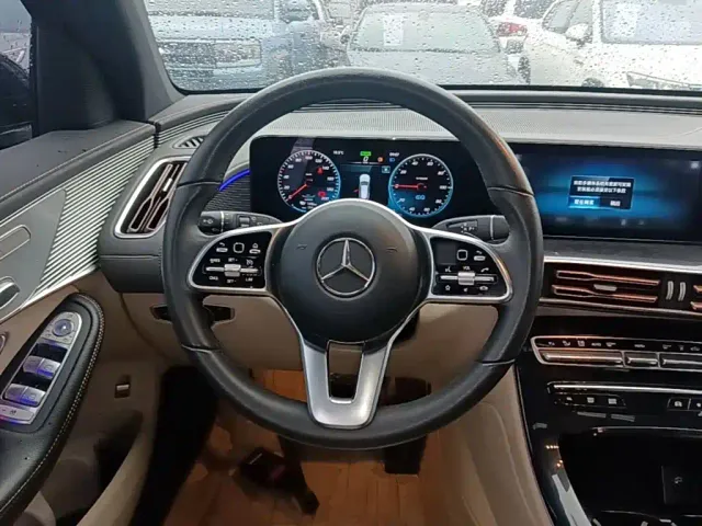 Mercedes-Benz EQC — Фото автомобиля 10