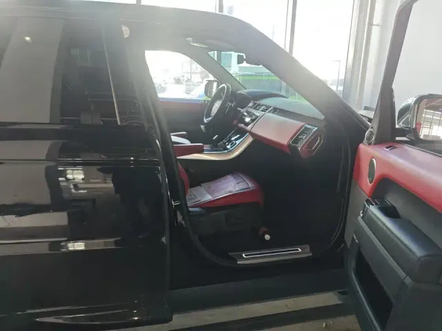 Land Rover Range Rover Sport 2022 3.0 L6 Gloss Black Edition — Фото автомобиля 10