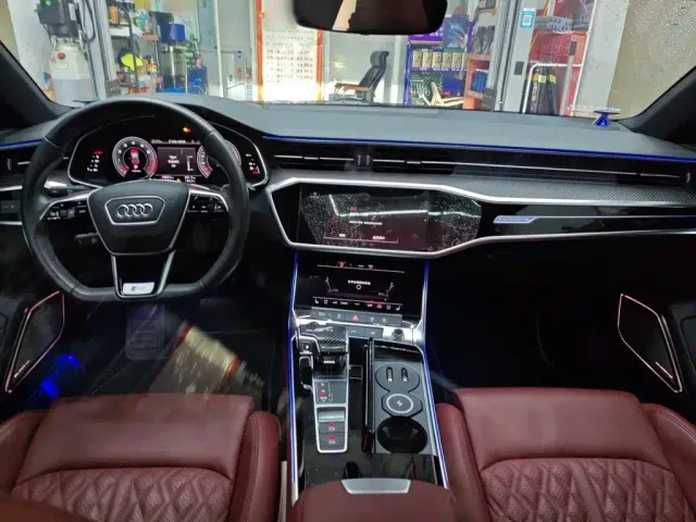 Audi A7L — Фото автомобиля 12