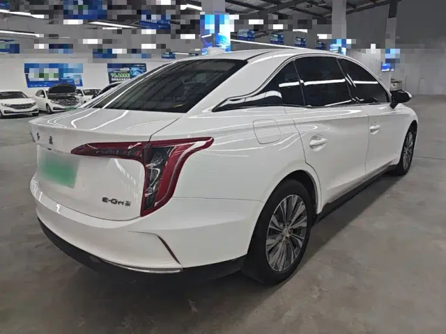 Hongqi E-QM5 — Фото автомобиля 6