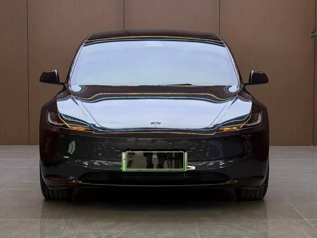 Фотография автомобиля — Tesla Model 3