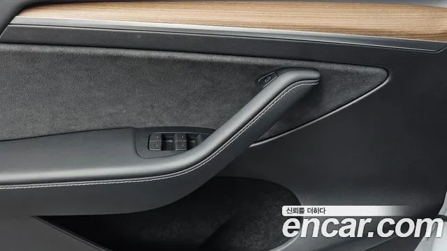 Tesla Model Y — Фото автомобиля 30