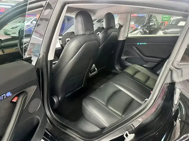 Tesla Model 3 — Фото автомобиля 6