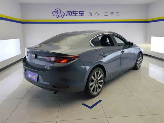 Mazda Axela — Фото автомобиля 3