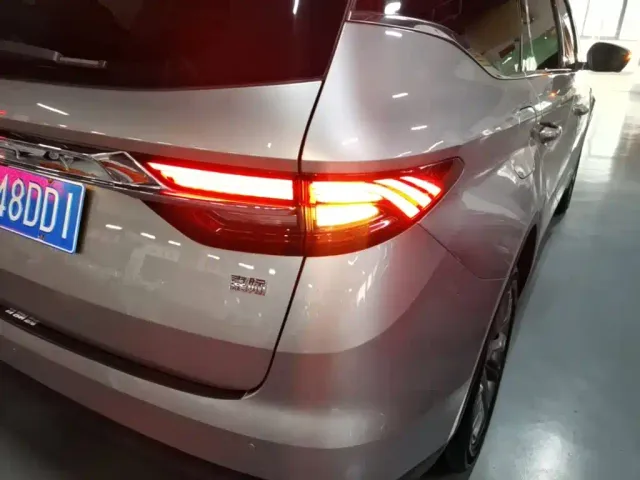 Geely Jiaji — Фото автомобиля 7