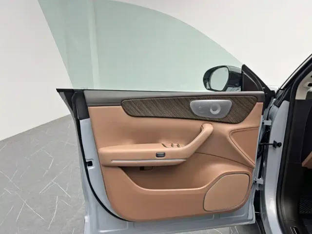 Leapmotor C11 — Фото автомобиля 13