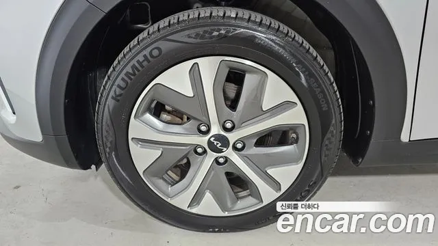 Kia Niro — Фото автомобиля 5