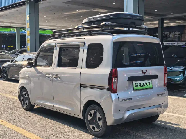 Wuling Zhiguang NEV — Фото автомобиля 12