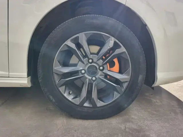 Dongfeng Yixuan — Фото автомобиля 6