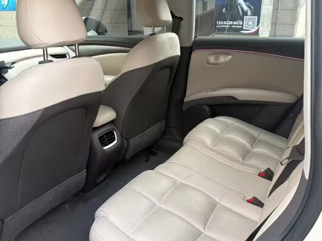 IM Motors LS6 — Фото автомобиля 4