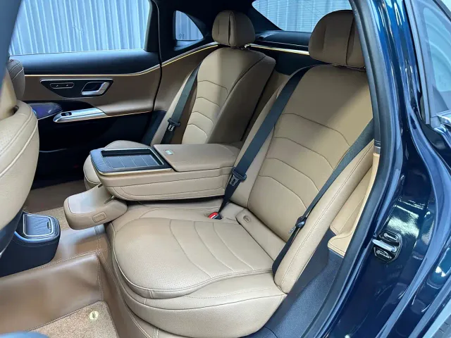 Mercedes-Benz E-Class — Фото автомобиля 9