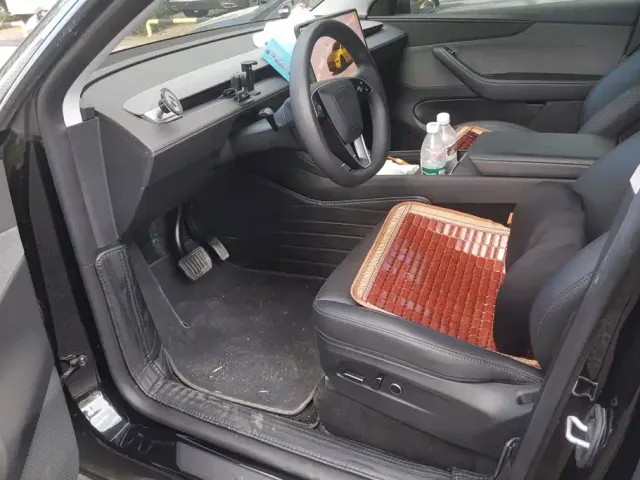 Tesla Model Y — Фото автомобиля 8