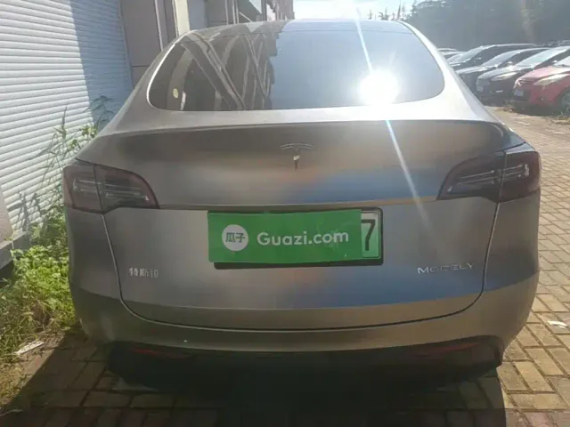 Tesla Model Y — Фото автомобиля 5