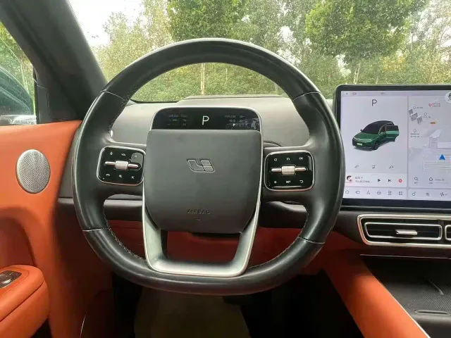 Li Auto L8 — Фото автомобиля 15
