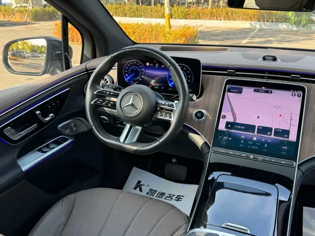 Mercedes-Benz EQE SUV — Фото автомобиля 11