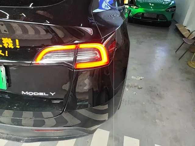 Tesla Model Y — Фото автомобиля 7