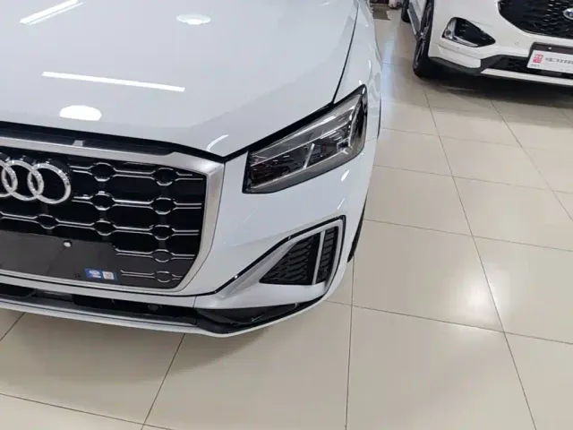 Audi Q2L — Фото автомобиля 23
