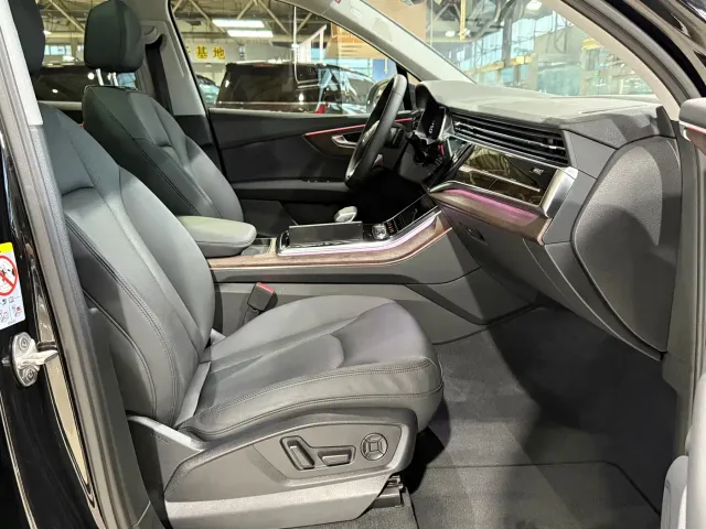 Audi Q7 — Фото автомобиля 6