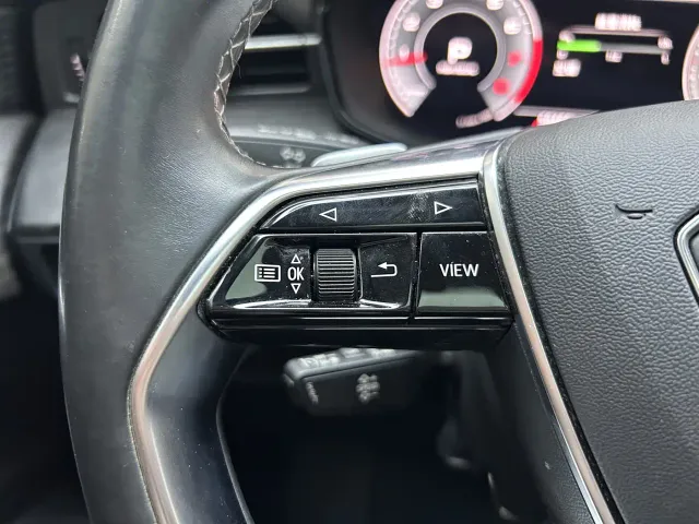 Audi Audi Q6 2023 40 TFSI quattro Cloud View Light Yulin Package — Фото автомобиля 26