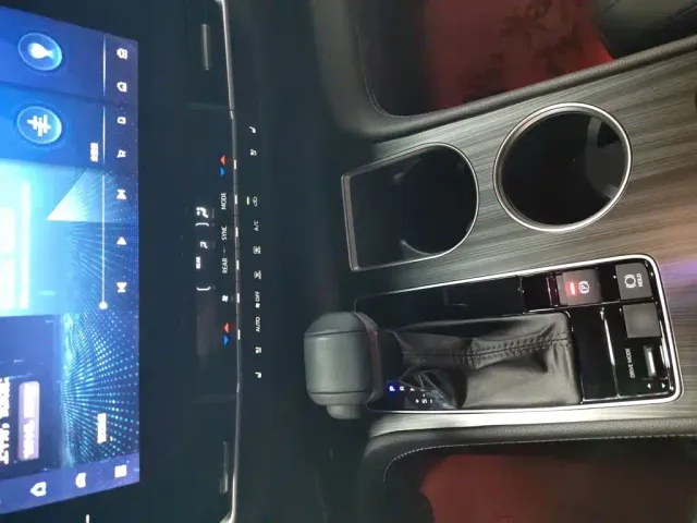 Toyota Sienna — Фото автомобиля 3