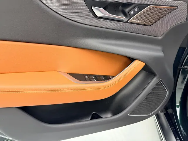 Jaguar XEL — Фото автомобиля 9