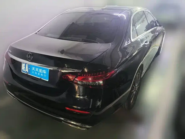 Mercedes-Benz E-Class — Фото автомобиля 2