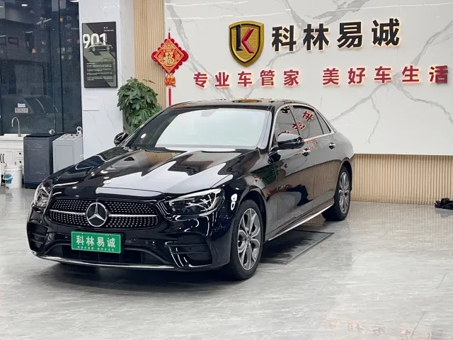 Фотография автомобиля — Mercedes-Benz E-Class