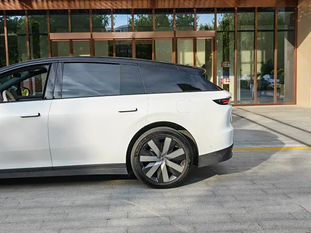 Li Auto i6 — Фото автомобиля 6