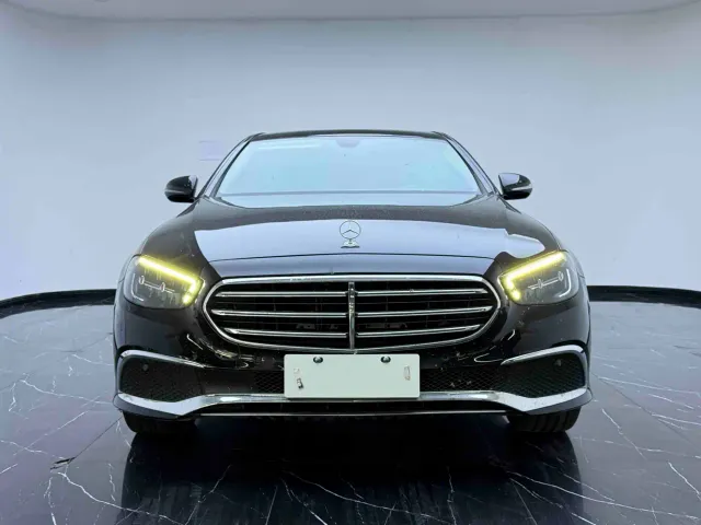 Mercedes-Benz E-Class — Фото автомобиля 2