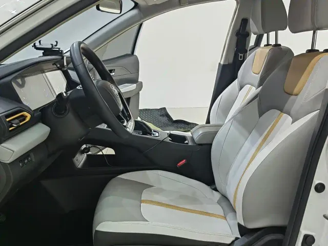 Dongfeng Fengshen E70 — Фото автомобиля 8