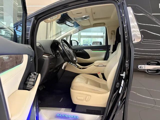 Toyota Alphard — Фото автомобиля 5