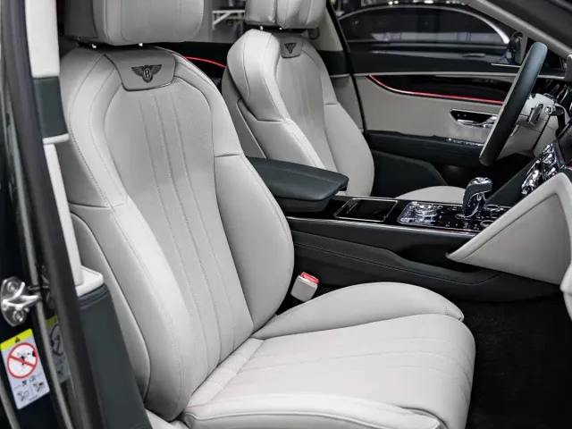 Bentley Flying Spur — Фото автомобиля 12