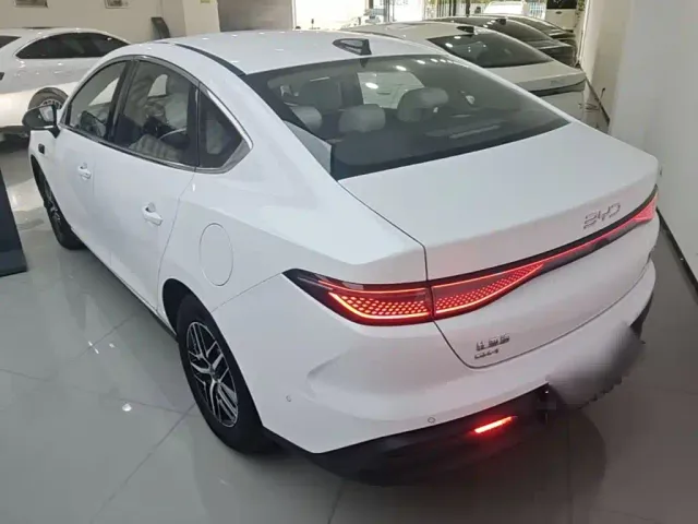 BYD Seal 05 DM-i — Фото автомобиля 4