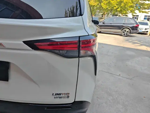 Toyota Sienna — Фото автомобиля 7